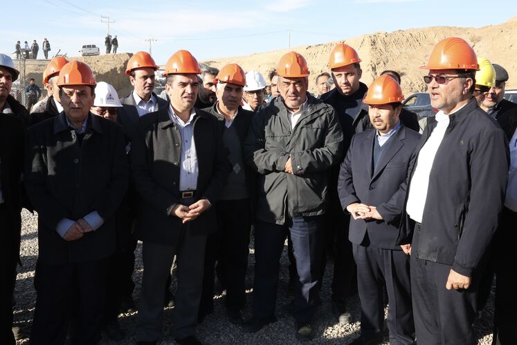 NIOC head visits gas projects in eastern Iran