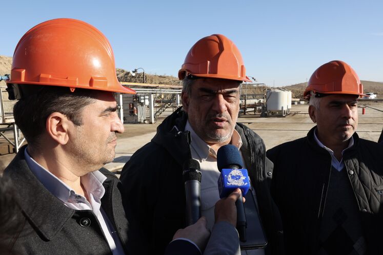 NIOC head visits gas projects in eastern Iran