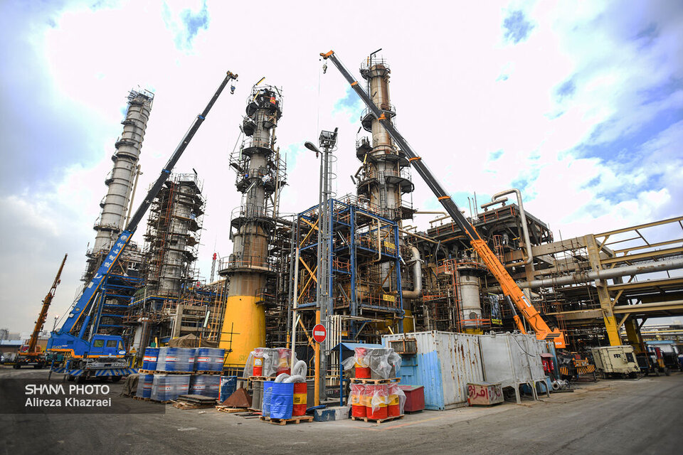 Leveraging petrochemical refineries to reduce crude exports