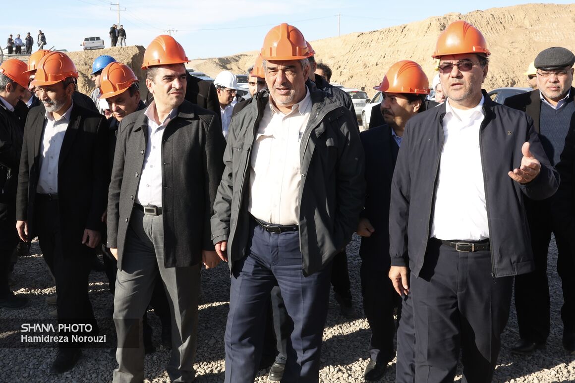 NIOC head visits gas projects in eastern Iran