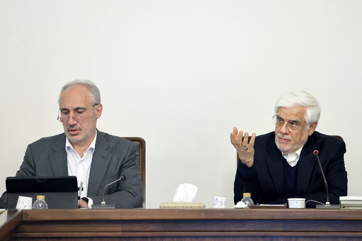 محمدرضا عارف، معاون اول رئیسجمهوری و  سیدحمید پورمحمدی، رئیس سازمان برنامه و بودجه