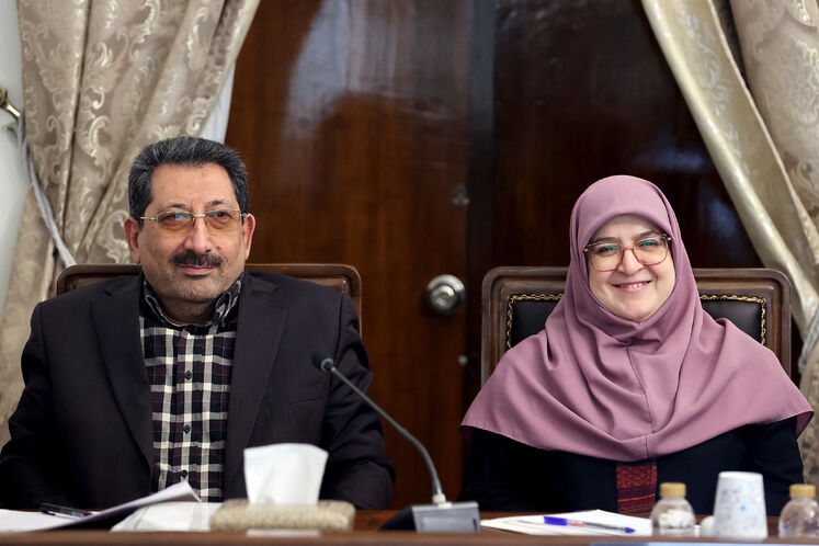 فاطمه مهاجرانی، سخنگوی دولت و سیدمحمد اتابک، وزیر صنعت، معدن و تجارت