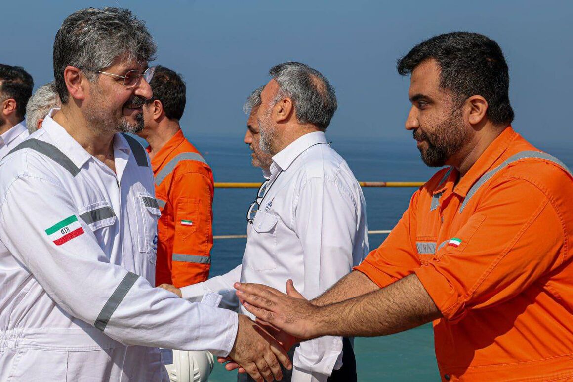 بازدید مدیرعامل شرکت نفت و گاز پارس از ۲ شناور در پارسجنوبی بازدید مدیرعامل شرکت نفت و گاز پارس از ۲ شناور در پارسجنوبی