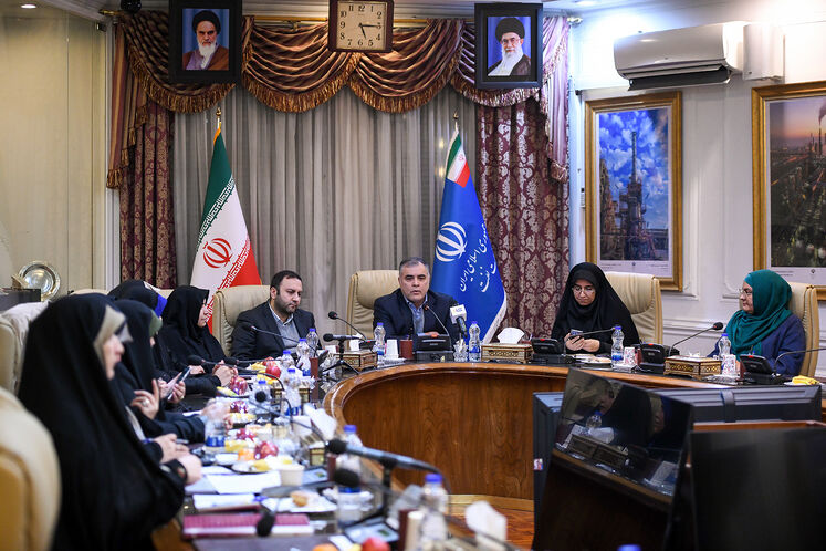 نشست فراکسیون زنان و خانواده مجلس شورای اسلامی با محسن پاک‌نژاد، وزیر نفت