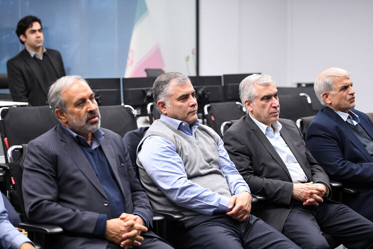 ابوالفضل ظهره‌وند، نماینده مجلس شورای اسلامی، محسن پاک‌نژاد، وزیر نفت و سیدعلی یزدی‌خواه، نماینده مجلس شورای اسلامی