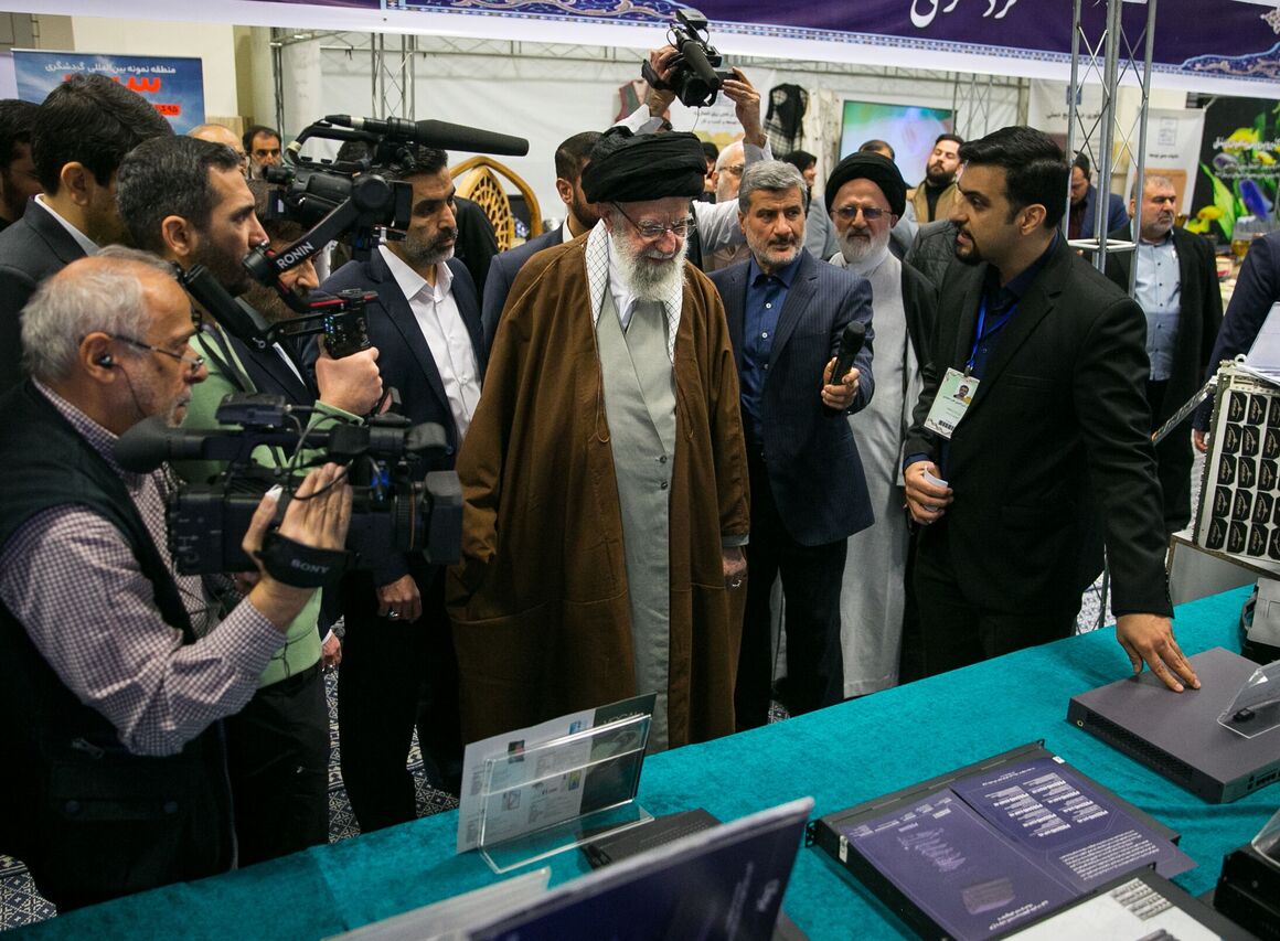 تنها راه پیشبرد کشور استفاده از توانمندیهای بخش خصوصی است تنها راه پیشبرد کشور استفاده از توانمندیهای بخش خصوصی است