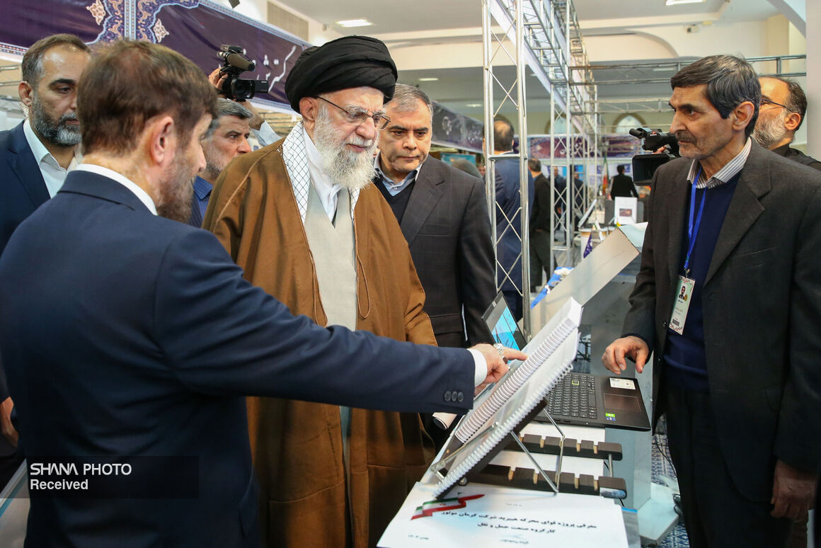 Leader visits exhibition on private sector achievements