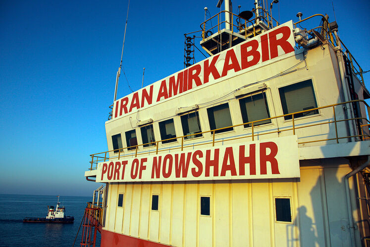 سکوی نیمه شناور حفاری دریایی امیرکبیر