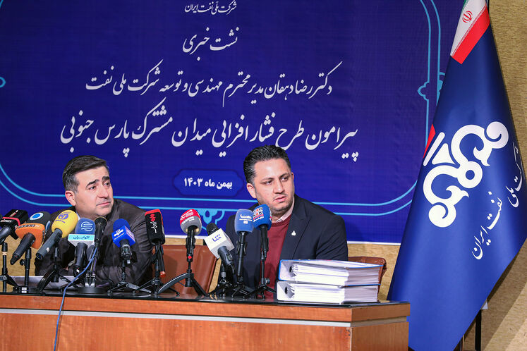 سامان قدوسی، رئیس روابط عمومی شرکت ملی نفت ایران و رضا دهقان، معاون توسعه و مهندسی شرکت ملی نفت ایران