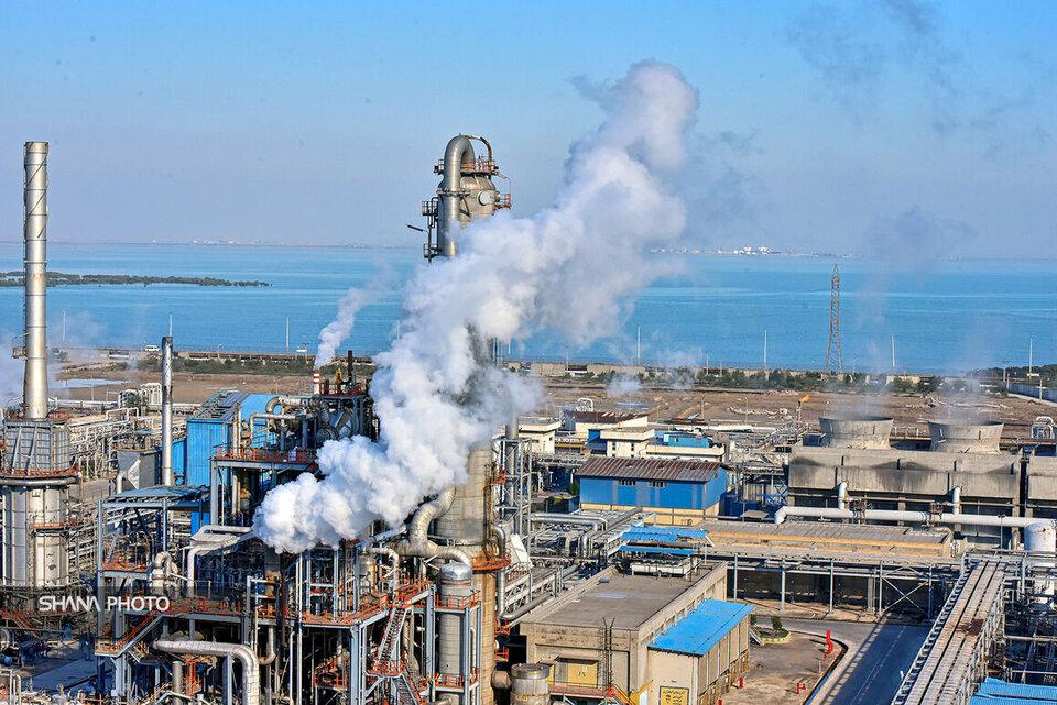 صنعت پتروشیمی؛ بازیگر کلیدی در اقتصاد ایران صنعت پتروشیمی؛ بازیگر کلیدی در اقتصاد ایران