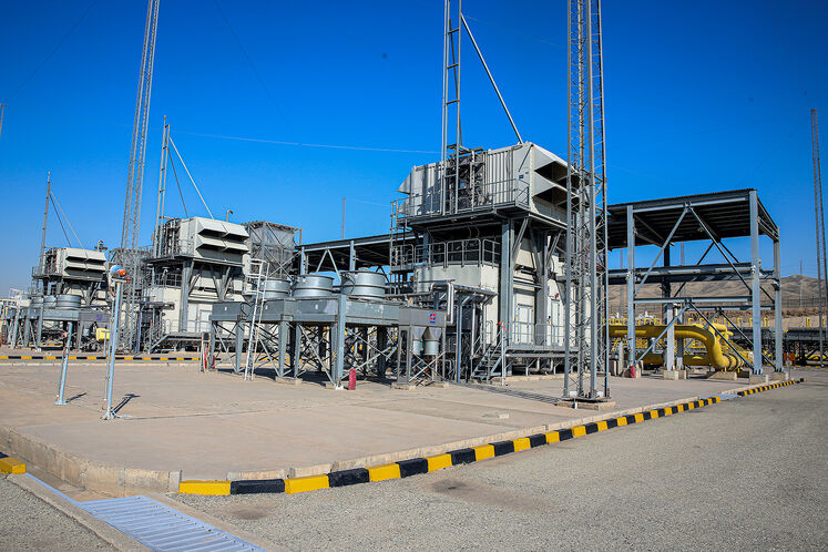 Oil minister visits Parchin Gas Pressure Boosting Station