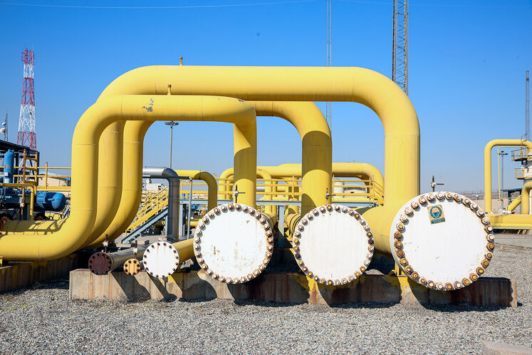 Oil minister visits Parchin Gas Pressure Boosting Station