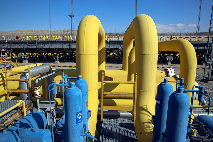 Oil minister visits Parchin Gas Pressure Boosting Station