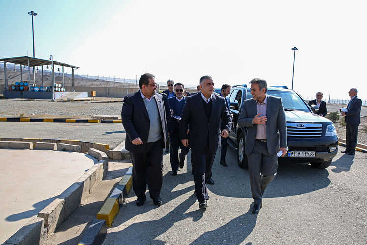 Oil minister visits Parchin Gas Pressure Boosting Station