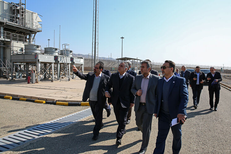 Oil minister visits Parchin Gas Pressure Boosting Station