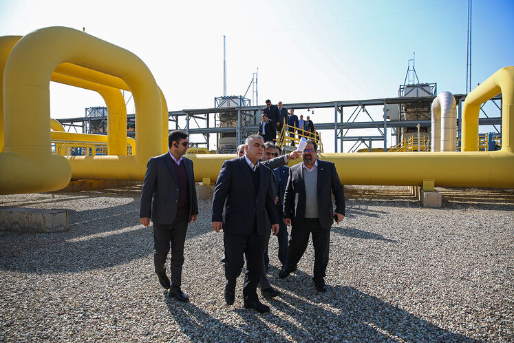 Oil minister visits Parchin Gas Pressure Boosting Station