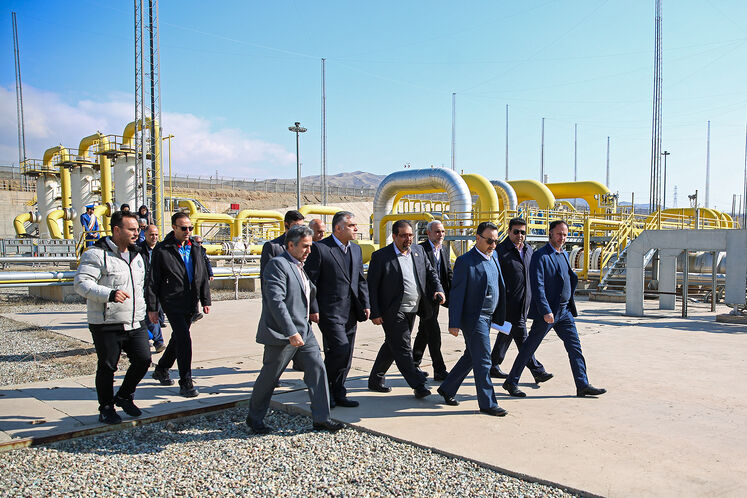 Oil minister visits Parchin Gas Pressure Boosting Station