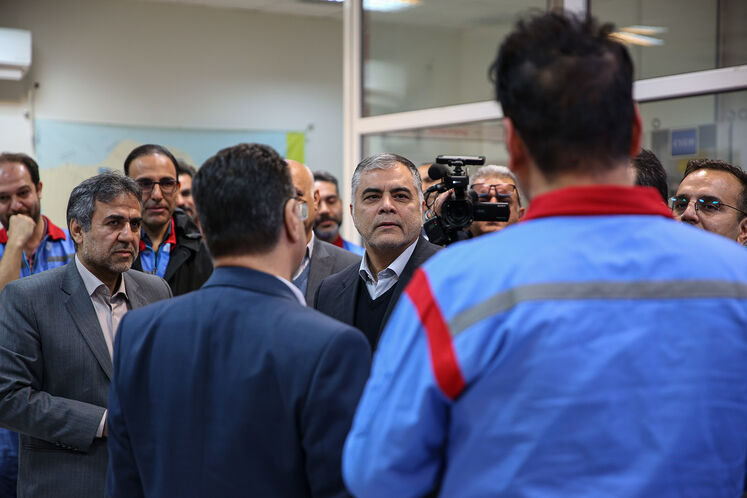 Oil minister visits Parchin Gas Pressure Boosting Station