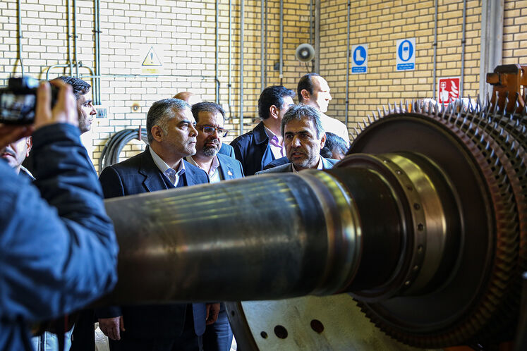 Oil minister visits Parchin Gas Pressure Boosting Station