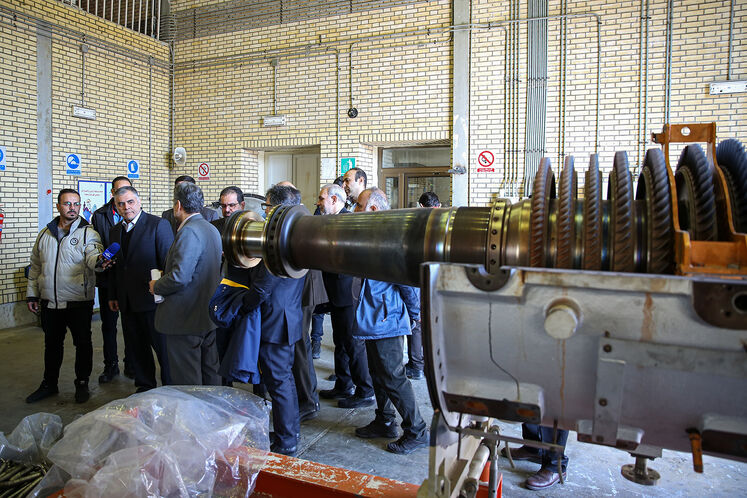 Oil minister visits Parchin Gas Pressure Boosting Station