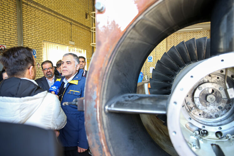 Oil minister visits Parchin Gas Pressure Boosting Station