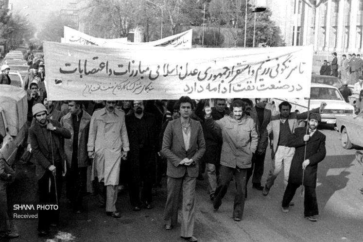 نزديک به ۵ هزار نفر ديگر از کارکنان شرکت سهامی خاص صنعت نفت در اهواز اعتصاب کردند. اعتصاب سندیکای مشترک کارکنان صنعت نفت ایران