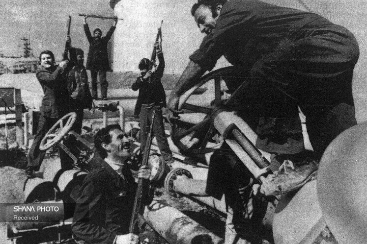 با پیروزی انقلاب اسلامی قانونی به تصویب رسید که به موجب آن همه قراردادهای نفتی که به تشکیل کمیسیون خاص مغایر با قانون ملی شدن صنعت نفت در ایران تشخیص داده شده است کان لم یکن تلقی شود. بدین ترتیب پس از بهمن ۱۳۵۷ همه قراردادهای خارجی از جمله قرارداد ۱۳۵۲ لغو و از ۱۴ اسفند ۱۳۵۷ در عمل اکتشاف، استخراج، پالایش و صدور نفت به کشورهایی چون رژیم اشغالگر قدس قطع شد.