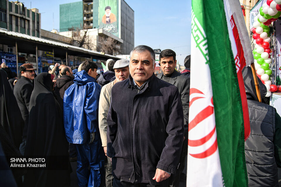 وزیر نفت در راهپیمایی سالروز پیروزی انقلاب اسلامی وزیر نفت در راهپیمایی سالروز پیروزی انقلاب اسلامی