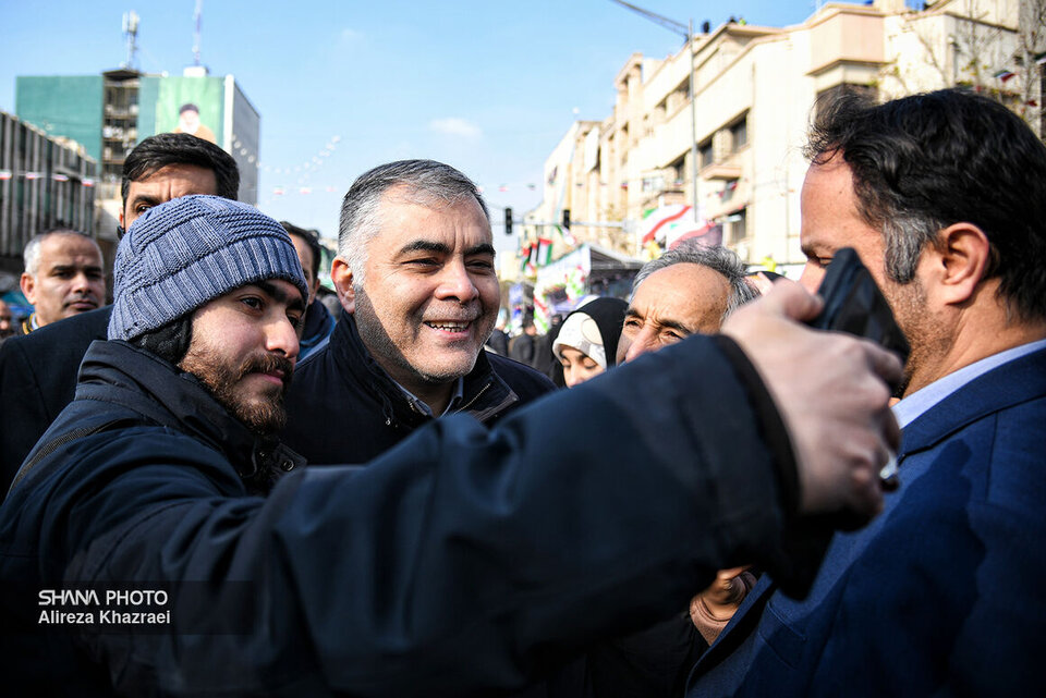 وزیر نفت در راهپیمایی سالروز پیروزی انقلاب اسلامی