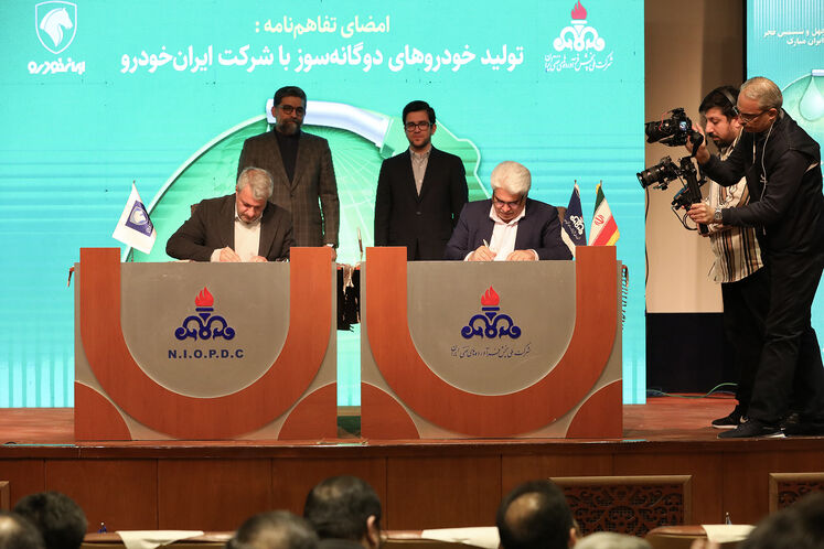 امضای تفاهمنامه تولید خودروهای دوگانهسوز با شرکت ایران خودرو