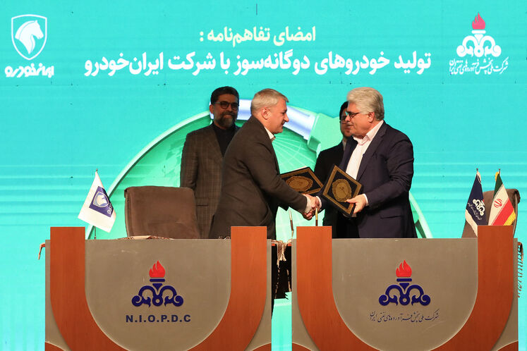 امضای تفاهمنامه تولید خودروهای دوگانهسوز با شرکت ایران خودرو