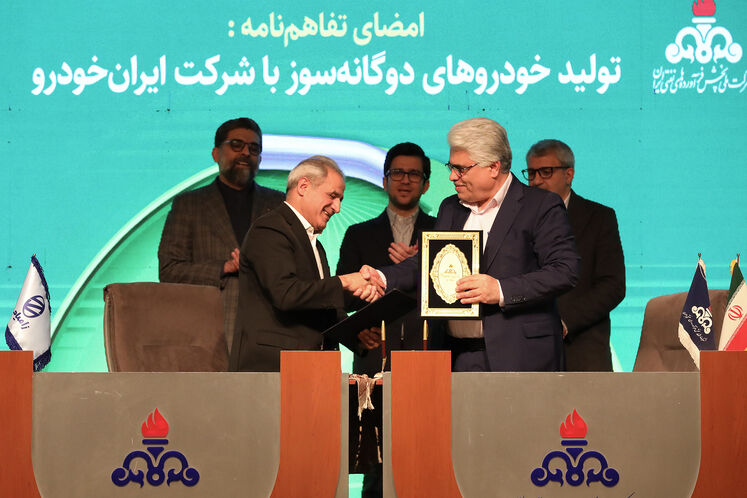 امضای تفاهمنامه تولید خودروهای دوگانهسوز با شرکت ایران خودرو
