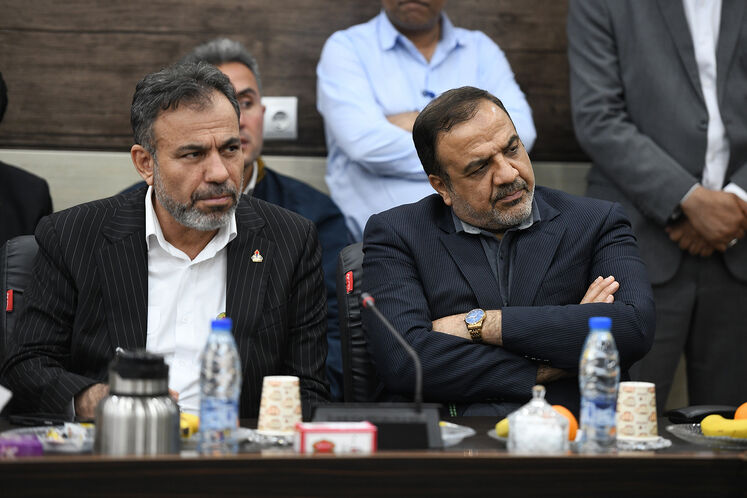 مجید بوجارزاده، مدیر کل روابط عمومی وزارت نفت و 
غلامعباس حسینی، مدیرعامل مجتمع گاز پارس جنوبی