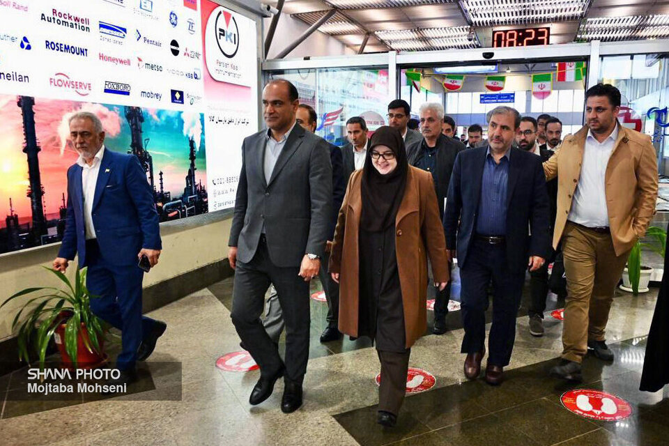 گردش زندگی ما مدیون زحمات کارکنان صنعت نفت است گردش زندگی ما مدیون زحمات کارکنان صنعت نفت است