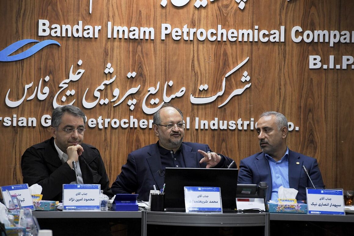 کار در شرایط تحریم سخت است، اما راهکار دارد کار در شرایط تحریم سخت است، اما راهکار دارد