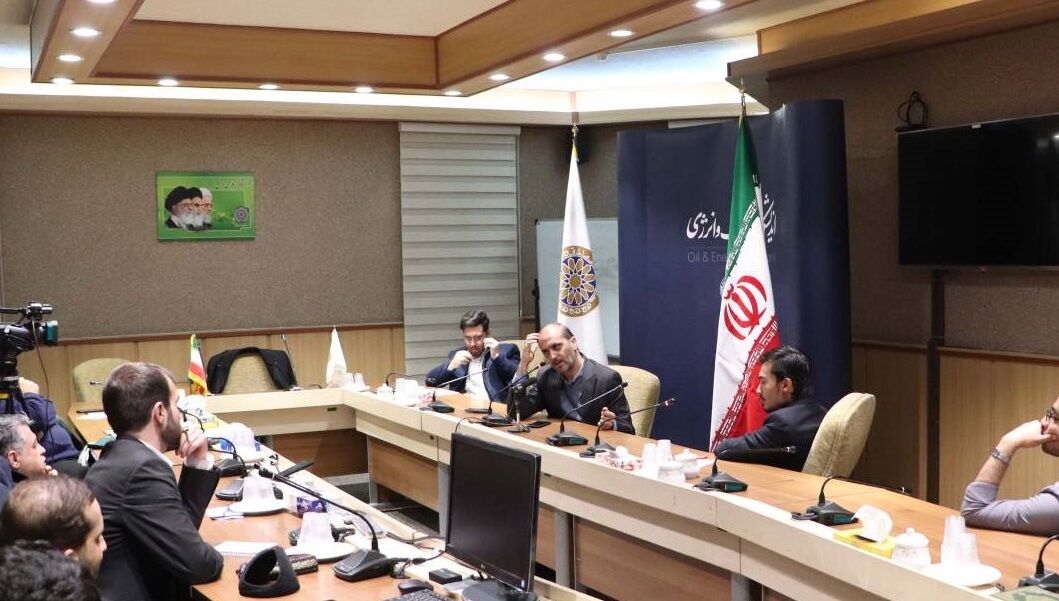 صنعت نفت نیازمند سرمایهگذاری عظیمی است صنعت نفت نیازمند سرمایهگذاری عظیمی است