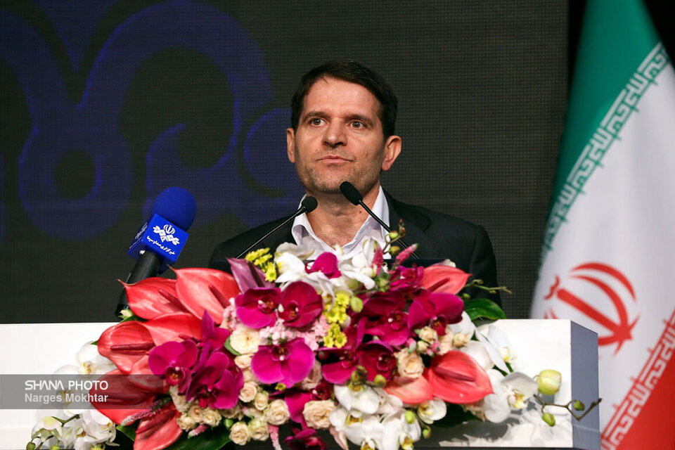 صنعت پتروشیمی در آستانه رسیدن به ظرفیت تولید ۱۰۰ میلیون تن صنعت پتروشیمی در آستانه رسیدن به ظرفیت تولید ۱۰۰ میلیون تن