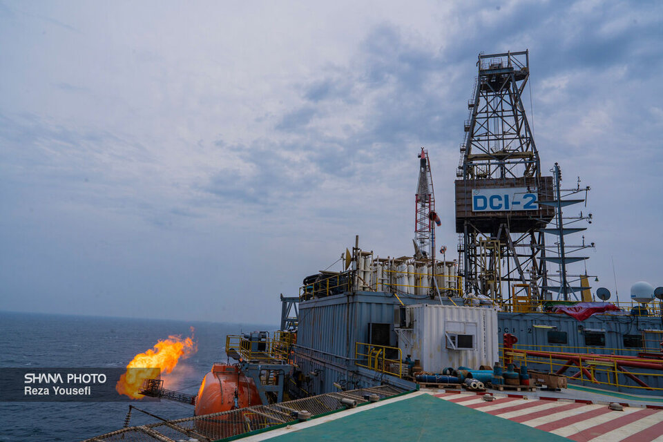 Triple proposal to attract oil giants: Reform, revision, diplomacy