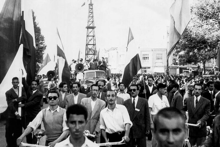 تظاهرات مردم به نفع ملی شدن صنعت نفت- سالهای دهه ۱۳۳۰