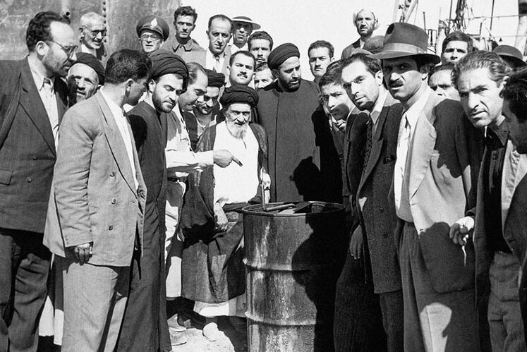 بازدید آیتالله کاشانی از چاه البرسراجه قم - سالهای دهه ۱۳۳۰