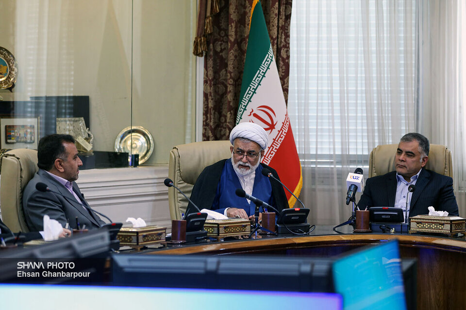 تحریم وزیر نفت بر خلاف قواعد و حقوق بینالملل است/مجلس با تمام قوا در کنار وزارت نفت قرار دارد تحریم وزیر نفت بر خلاف قواعد و حقوق بینالملل است/مجلس با تمام قوا در کنار وزارت نفت قرار دارد