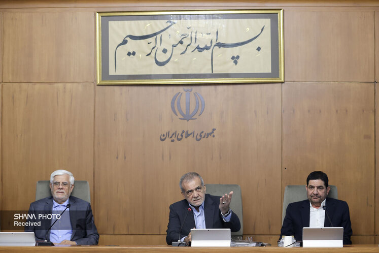 نخستین نشست هیئت دولت با حضور رئیس دولت چهاردهم