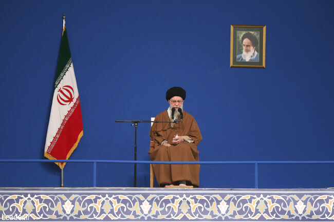 تأکید رهبر انقلاب بر رشد تولید و سرمایهگذاری در سال ۱۴۰۴ تأکید رهبر انقلاب بر رشد تولید و سرمایهگذاری در سال ۱۴۰۴