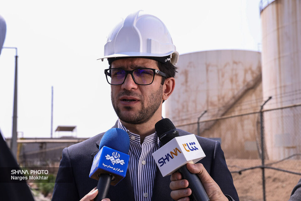 تولید روزانه فرآوردههای نفتی ۱۰۰ هزار بشکه افزایش یافت تولید روزانه فرآوردههای نفتی ۱۰۰ هزار بشکه افزایش یافت