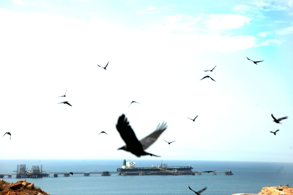 تداوم صادرات نفت نتیجه تلاش کارکنان صنعت نفت است تداوم صادرات نفت نتیجه تلاش کارکنان صنعت نفت است