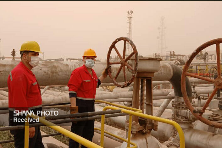 کارکنان صنعت نفت؛ ایستاده در غبار، پایدار در تولید