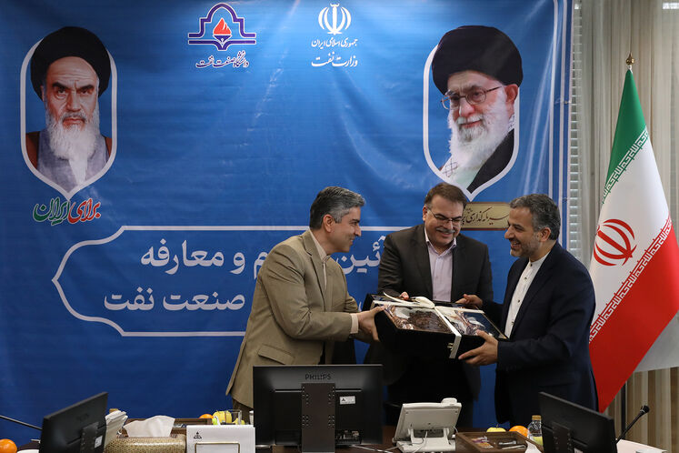 آیین تکریم و معارفه رئیس دانشگاه صنعت نفت