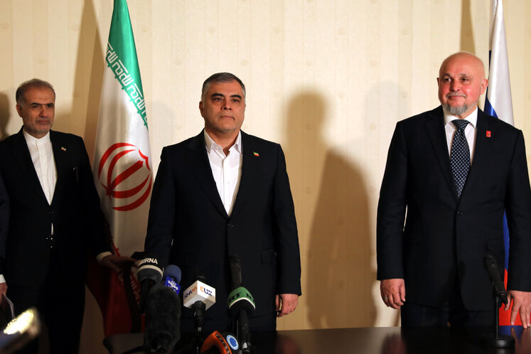 محسن پاکنژاد، وزیر نفت جمهوری اسلامی ایران و سرگئی تیسیلیوف، وزیر انرژی فدراسیون روسیه