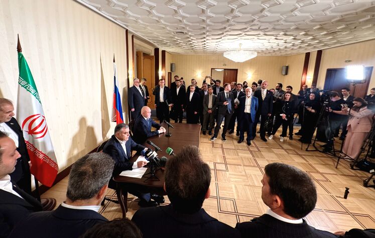 نشست خبری محسن پاکنژاد، وزیر نفت جمهوری اسلامی ایران و سرگئی تیسیلیوف، وزیر انرژی فدراسیون روسیه