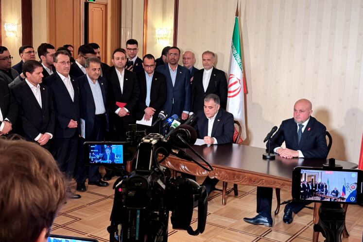 نشست خبری محسن پاکنژاد، وزیر نفت جمهوری اسلامی ایران و سرگئی تیسیلیوف، وزیر انرژی فدراسیون روسیه